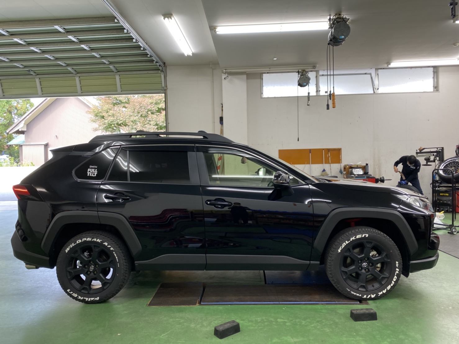 RAV4にTHULE（スーリー）ルーフボックスの取り付け！！｜カルバン 富山